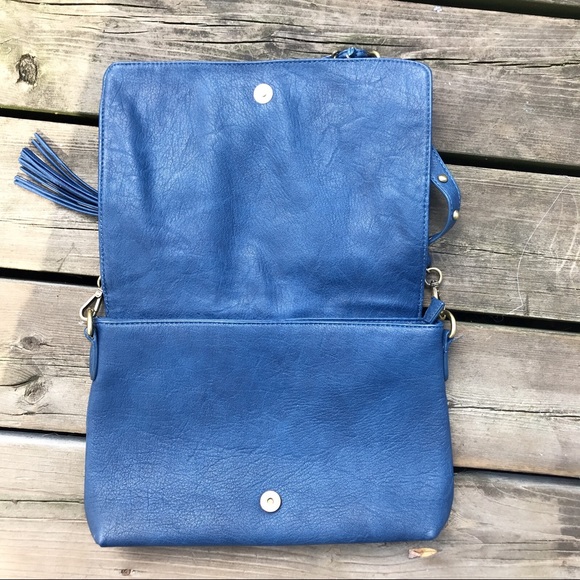 Urban Expressions Certified Vegan Crossbody Bag - Picture 4 of 6